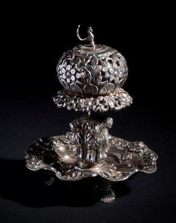Kumkum - Antiek - Zeldzame Kumkum in zilver, repoussé en