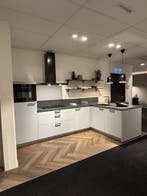 IJsblauwe Pronorm keuken, Huis en Inrichting, Keuken | Complete keukens, Blauw, Hoekkeuken, Nieuw, Ophalen of Verzenden