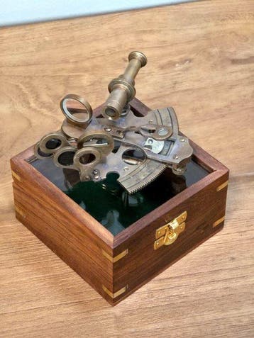 Sextant (2) - Hout, Messing - Maritiem sextant in kist
