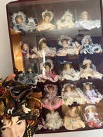 Themacollectie - Decoratieve maskers en een collectie poppen, Antiek en Kunst