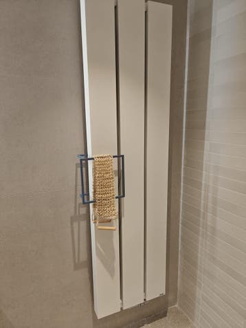 Vasco Beams designradiator met handdoekhouder - 0020, Doe-het-zelf en Verbouw, Verwarming en Radiatoren, Ophalen, Nieuw, Radiator