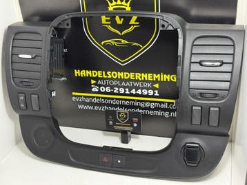 Renault Trafic Luchtrooster Dashboard bj.2018 art.682607479R, Gebruikt, Renault