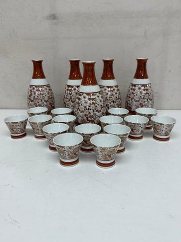 Japanse vintage aardewerk; 5 stuks sakefles (tokkuri); 15