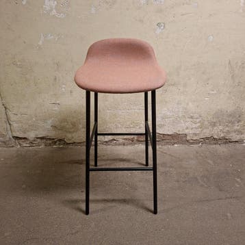 2x Normann Copenhagen Form kruk Zalmroze Als nieuw, Zo goed als nieuw, Metaal, Met voetsteun, 60 tot 90 cm