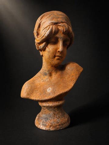Beeld, statue in cast metal female bust - 26 cm - Gietijzer