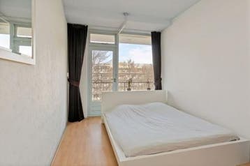 Te Huur 4 Kamer Appartement Volendamlaan In Den Haag, Huizen en Kamers, Huizen te huur, Den Haag, Den Haag, Direct bij eigenaar