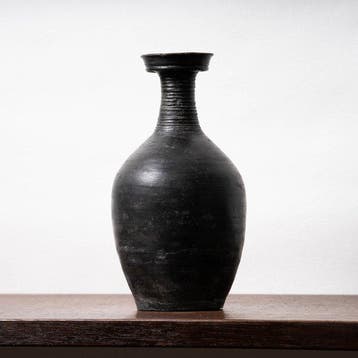 Goryeo-zwarte geglazuurde fles met hals met touwreliëf -