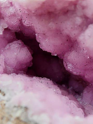 Zeldzame geode van roze kobaltbevattende dolomiet met