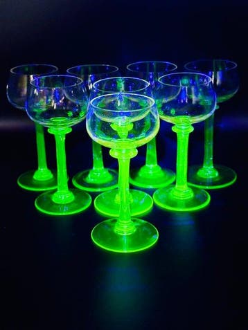 Verreries Doyen - Wijnglas (8) - Uraniumglas - OURALINE ART, Antiek en Kunst