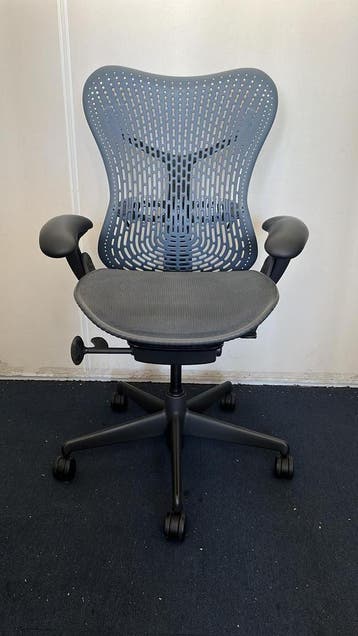 Herman Miller Mirra Shadow Blue Fog Editie - 5 Jaar Garantie, Zo goed als nieuw, Bureaustoel, Ergonomisch, Verzenden