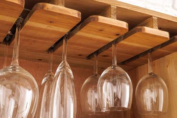 Massieve vitrinekast SEVEN SEAS 150cm naturel grenen, Huis en Inrichting, Kasten | Overige, Ophalen of Verzenden, Nieuw