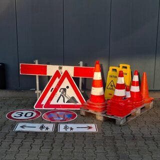 Partij verkeersborden- en kegels