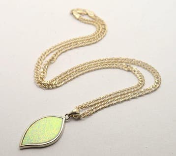 Opaal - 925 zilver - opaal cabochon bladvormige hanger -