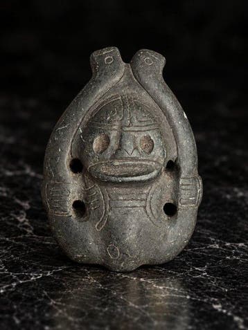 Taíno-cultuur 10e tot 15e eeuw n.Chr. Steen, basalt Zemi