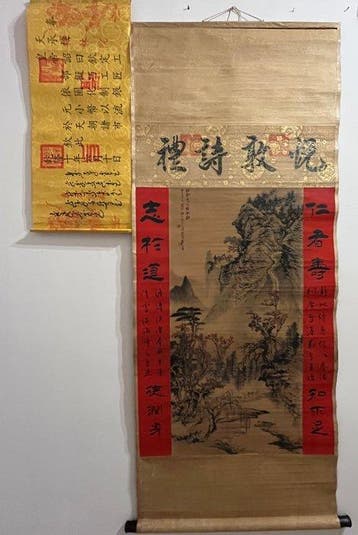 Chinees inktlandschap op hangende rol met kalligrafie -, Antiek en Kunst
