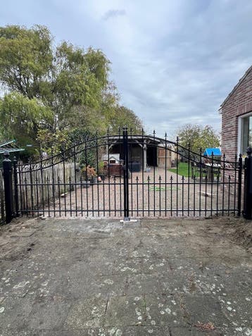 Actie showmodel: Mooie inrijpoort NU € 2350,00 {400 CM}., Tuin en Terras, Tuinpoorten, Nieuw, Ophalen of Verzenden, 150 tot 200 cm