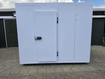 Vriescel 270 x 210 x 220 cm Licht beschadigd, Nieuw in verpakking, Koelen en Vriezen
