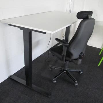 (MDK-104936) Kwadrant zit-sta bureau nieuw Europese kwali..., Ophalen of Verzenden, Nieuw