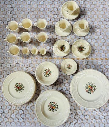 Wedgwood - Eetservies (41) - Porselein - 41 servies delen