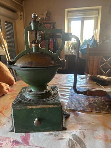 Peugeot - Koffiemolen - IJzer, Hout, Messing, Antiek en Kunst, Antiek | Keukenbenodigdheden