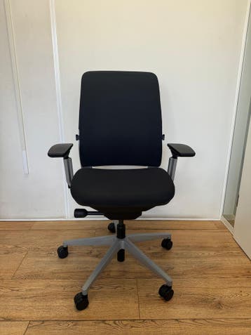Refurbished Steelcase Amia Grijs/Zwart - Nieuwe Stoffering!, Verzenden, Zwart, Zo goed als nieuw, Bureaustoel