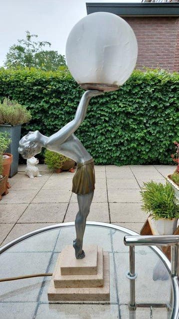 Enrique Molins Balleste - Tafellamp met beeldje - Opaline