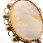 Antiek gouden broche met camee, Gebruikt, Overige kleuren, Ophalen of Verzenden, Met edelsteen