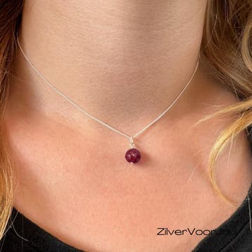 925 zilveren ketting met een 8 mm rode jaspis bol. Warmrood, Verzenden, Nieuw, Zilver