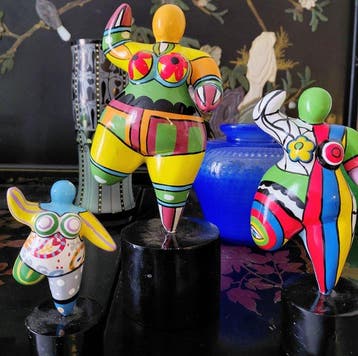 Beeldje - Nikki de Saint Phalle - Nana 3x (3) - Hars,