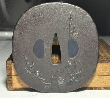 Ijzeren tsuba – goud- en zilver ingelegd pruim- en, Antiek en Kunst