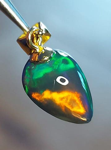 Ethiopische zwarte opaal hanger 1,91 ct op goud-geplateerd