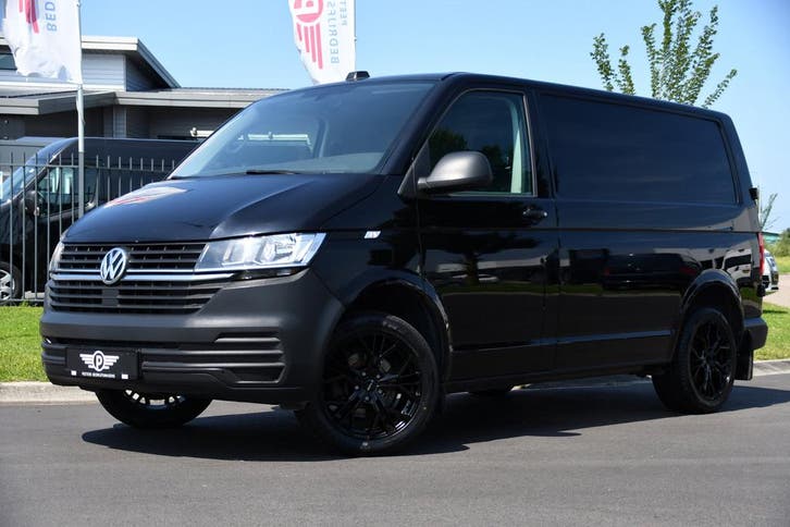 Volkswagen Transporter 2.0 TDI L1H1 30 Black Edition, Auto's, Bestelauto's, Dealer onderhouden, Lease, Automaat, Financial lease