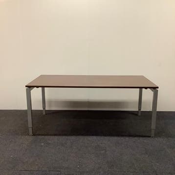 verstelbaar bureau 180x90 cm, Donker bruin blad - grijs, Ophalen of Verzenden, In hoogte verstelbaar, Gebruikt