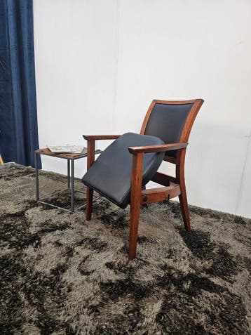 Fauteuil EasyUpChair Sta Op Zwart Leer Zo Goed Als Nieuw, Ophalen of Verzenden, Nieuw