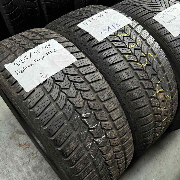 2 x Debica 225-45-18 Winterbanden 7mm, Auto-onderdelen, Banden en Velgen, 18 inch, Winterbanden, 225 mm, Personenwagen, Gebruikt