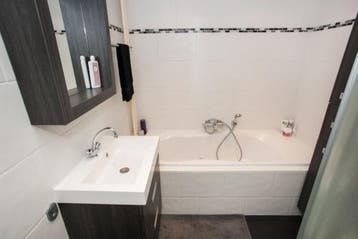Te Huur 4 Kamer Appartement Volendamlaan In Den Haag, Den Haag, Den Haag, Direct bij eigenaar, Appartement