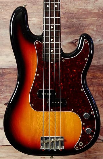 Fender P Bass (made in Japan) Sunburst uit 82 incl. koffer, Muziek en Instrumenten, Snaarinstrumenten | Gitaren | Bas, Ophalen of Verzenden