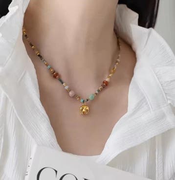 Kleurrijke edelsteen ketting met Olifant hanger - jade -, Nieuw
