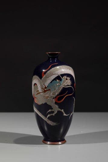 Vaas - Emaille, Een cloisonné-vaas met een nachtblauwe