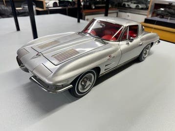 Agora 1:8 - Modelauto - Chevrolet Corvette Sting Ray 1963, Nieuw