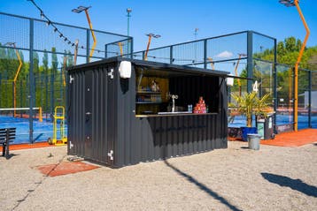 OP = OP l Barcontainer l Mobiele Bar | Buitenbar, Doe-het-zelf en Verbouw