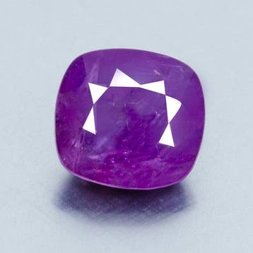 1 pcs Paars Saffier - 2.29 ct - nternational Colored, Nieuw