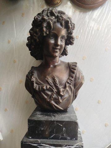 after Hippolyte François Moreau (1832-1927) - Figuur - Busto, Antiek en Kunst, Antiek | Keramiek en Aardewerk