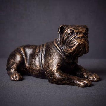 Beeld, Liggende Bull Dog 27 cm / 3.1 kg (Zonder