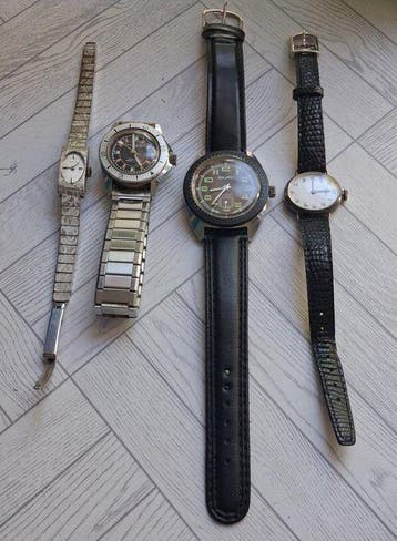 Themacollectie - Vintage - LOT DE 4 MONTRES VINTAGE