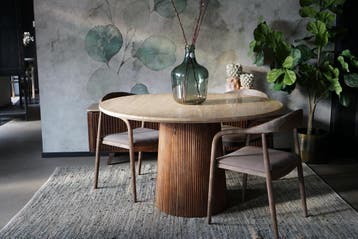 Ronde tafel travertijn (130cm) – Walnoot Poot, Huis en Inrichting, Rond, Nieuw, Ophalen of Verzenden, Vijf personen of meer