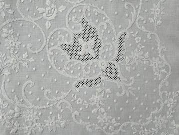 Tovaglia ricamata a mano su purissimo lino Bellora NO, Antiek en Kunst