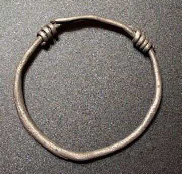 Viking periode Zilver Klassieke Knot bezel-baardring met