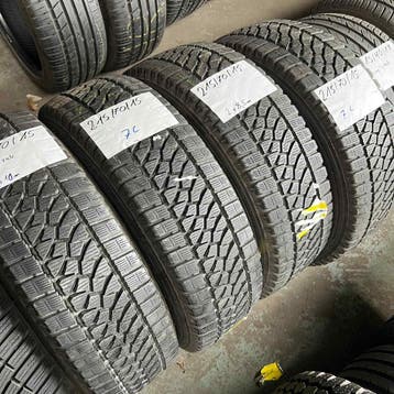 4 x Bridgestone Blizzak 215-70-15 C Winterbanden 10mm, Auto-onderdelen, Banden en Velgen, 15 inch, Band(en), Bestelwagen, Gebruikt