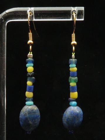 Oud-Bactriaans Oorbellen gemaakt van lapis lazuli kralen met, Sieraden, Tassen en Uiterlijk, Antieke sieraden